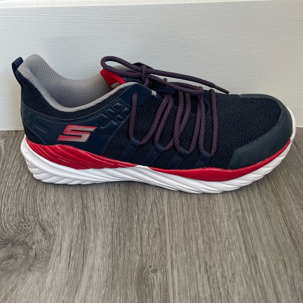 Skechers for Boys • Size 4.5 - Picture 7 of 13